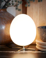 Brainchild – Bordlampe – Ægget Lampen